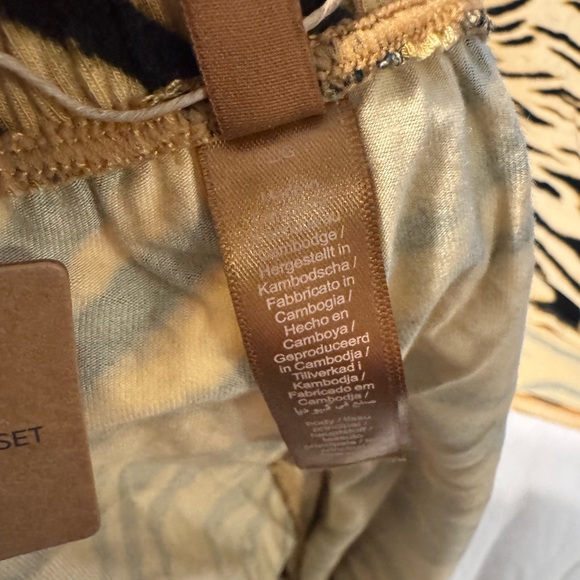 SKIMS Sleep Bronze Tiger Print Button-Up Shorts Set Size L NWT - Picture 4 of 7